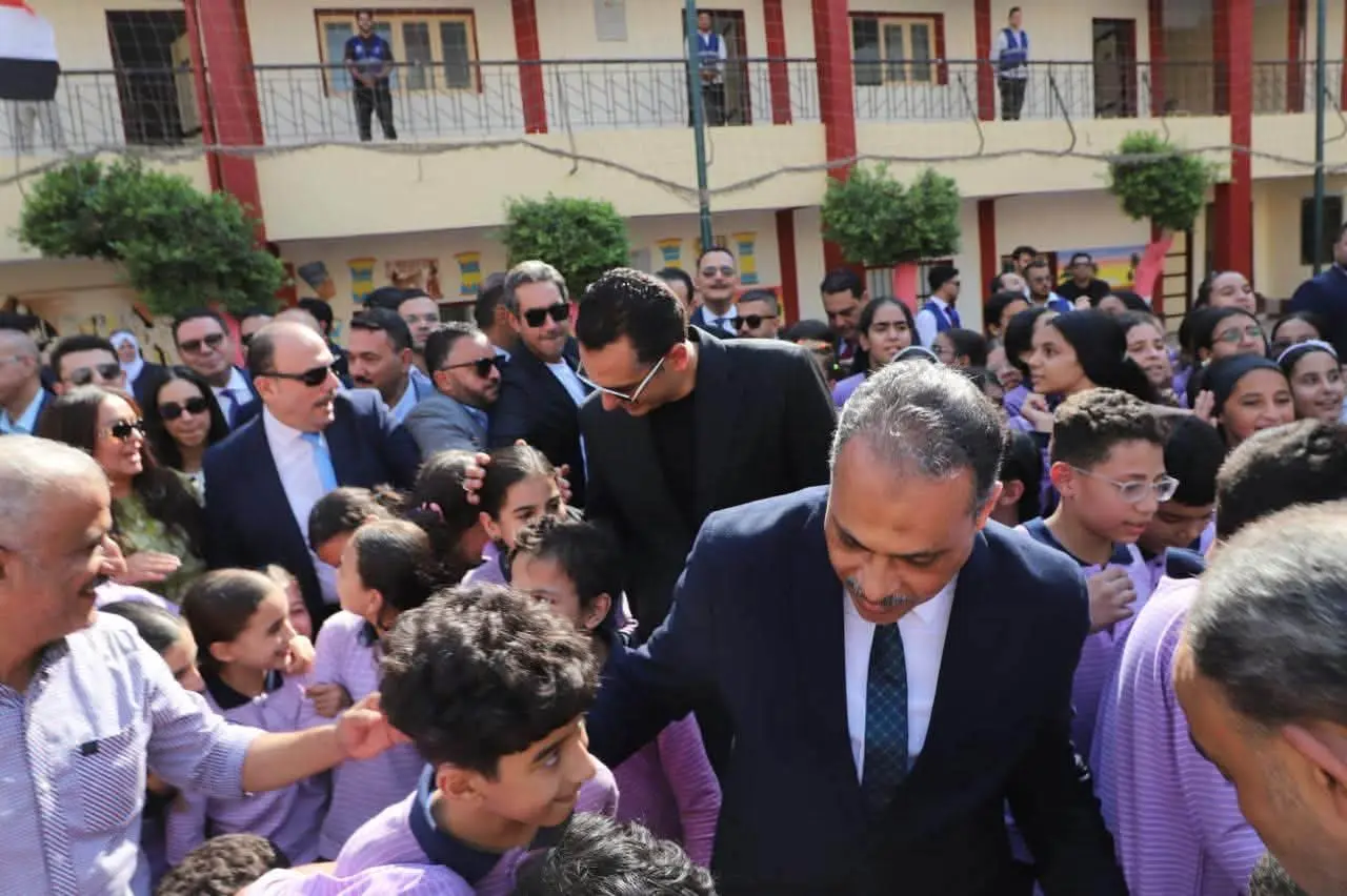 «مستقبل وطن» في الشرقية.. قوافل طبية وتجهيز مستشفى ومدرسة وسداد مصروفات دراسية لغير القادرين - 1000896173