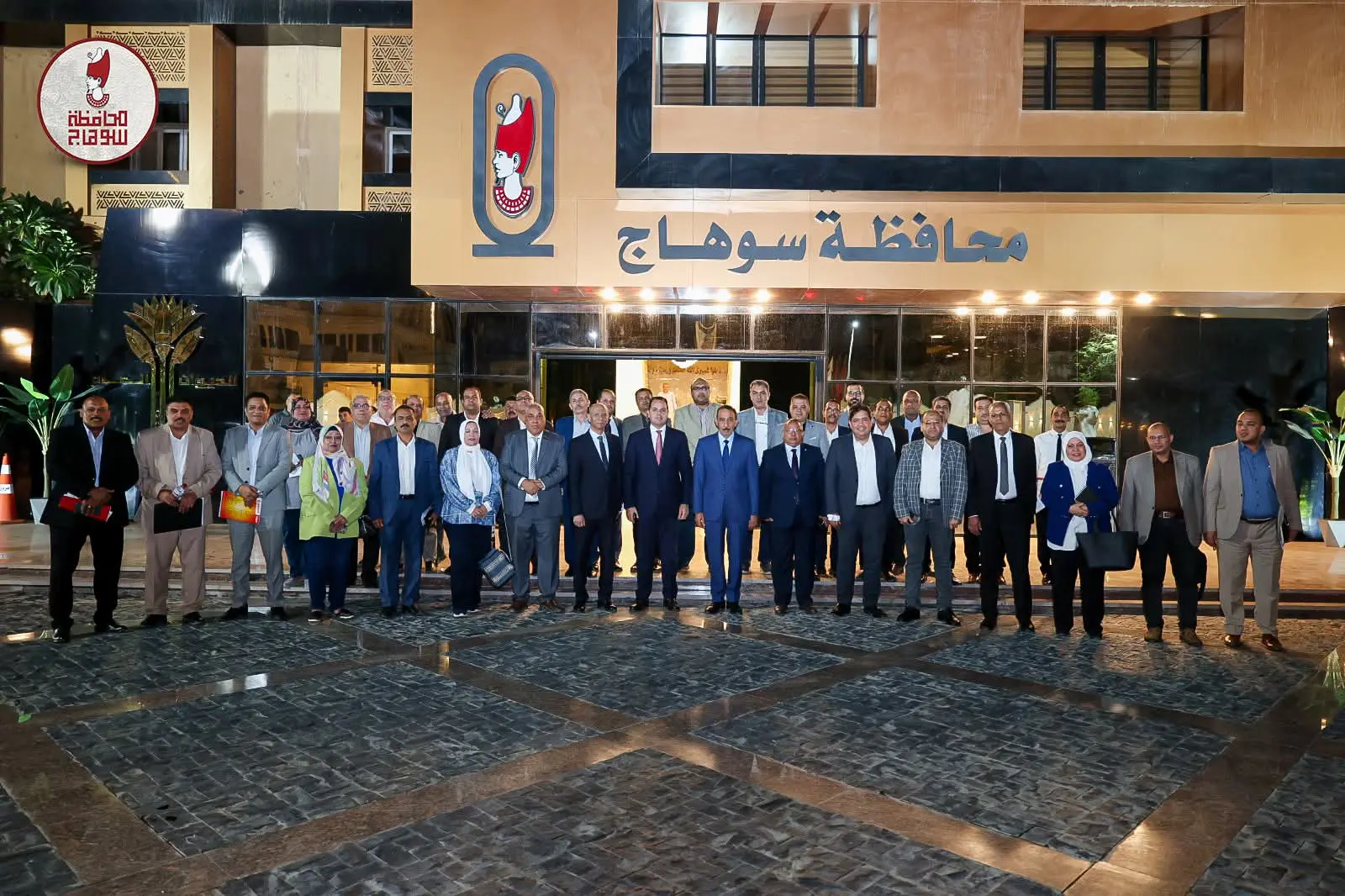 محافظ سوهاج يبحث مع الهيئة البرلمانية لمجلس الشيوخ مطالب المواطنين ودعم المشروعات
