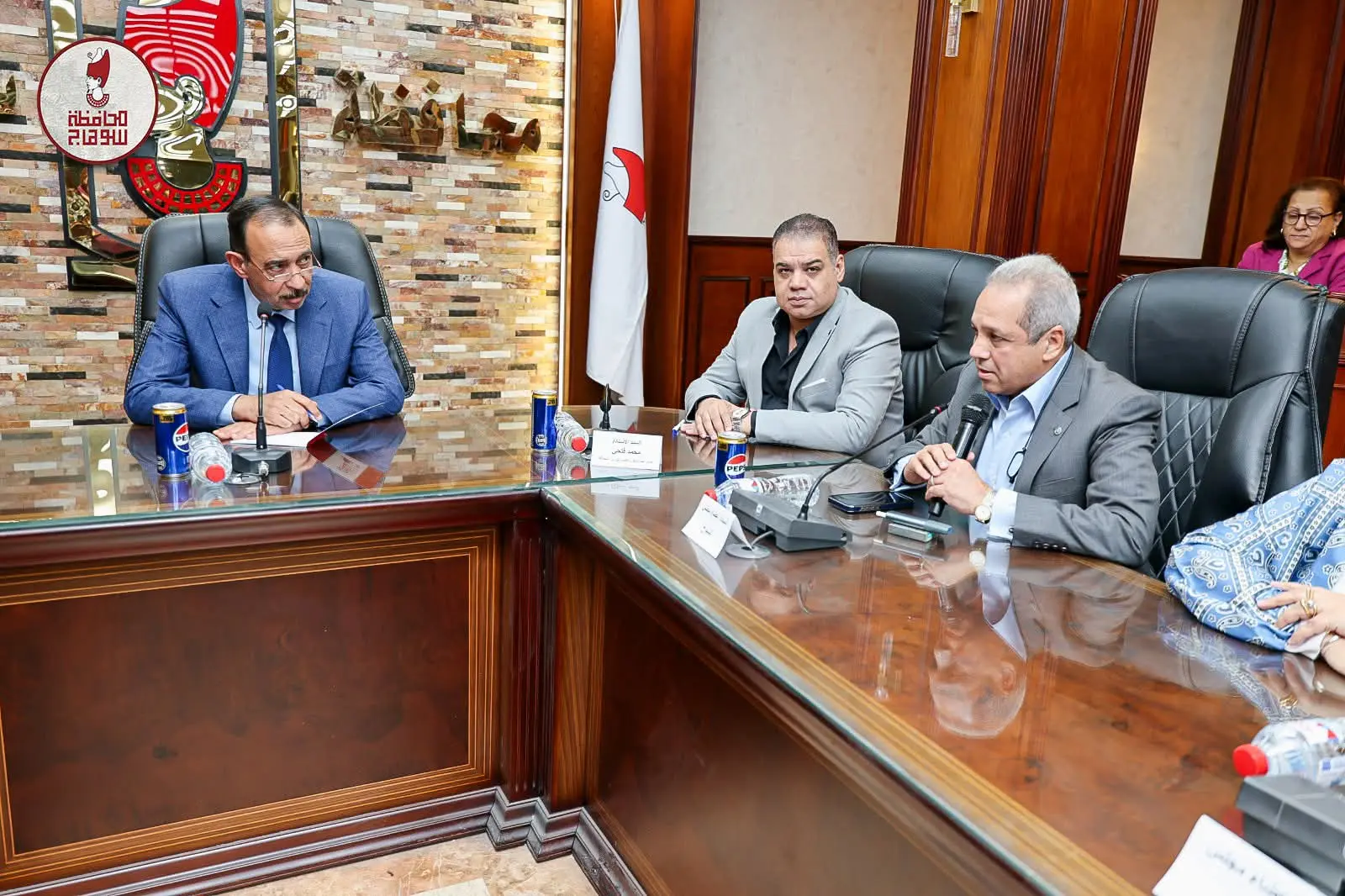 محافظ سوهاج يبحث مع الهيئة البرلمانية لمجلس الشيوخ مطالب المواطنين ودعم المشروعات
