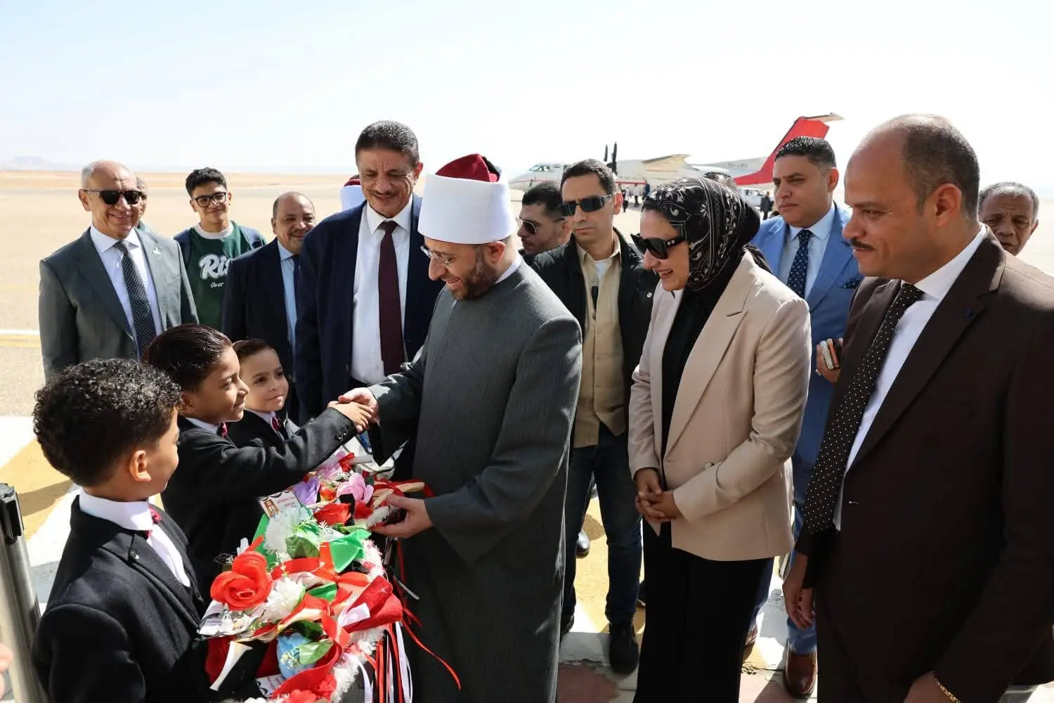 وزير الأوقاف ومحافظ الوادي الجديد يفتتحان 6 مساجد جديدة - 1000905932