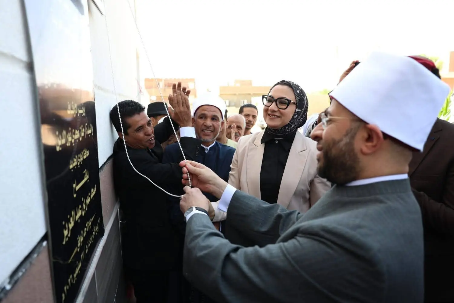 وزير الأوقاف ومحافظ الوادي الجديد يفتتحان 6 مساجد جديدة