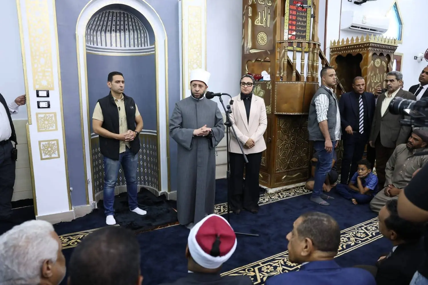وزير الأوقاف ومحافظ الوادي الجديد يفتتحان 6 مساجد جديدة - 1000905938