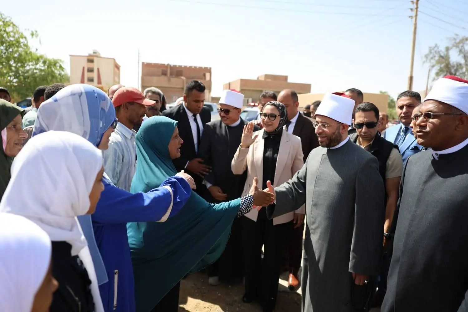 وزير الأوقاف ومحافظ الوادي الجديد يفتتحان 6 مساجد جديدة - 1000905939