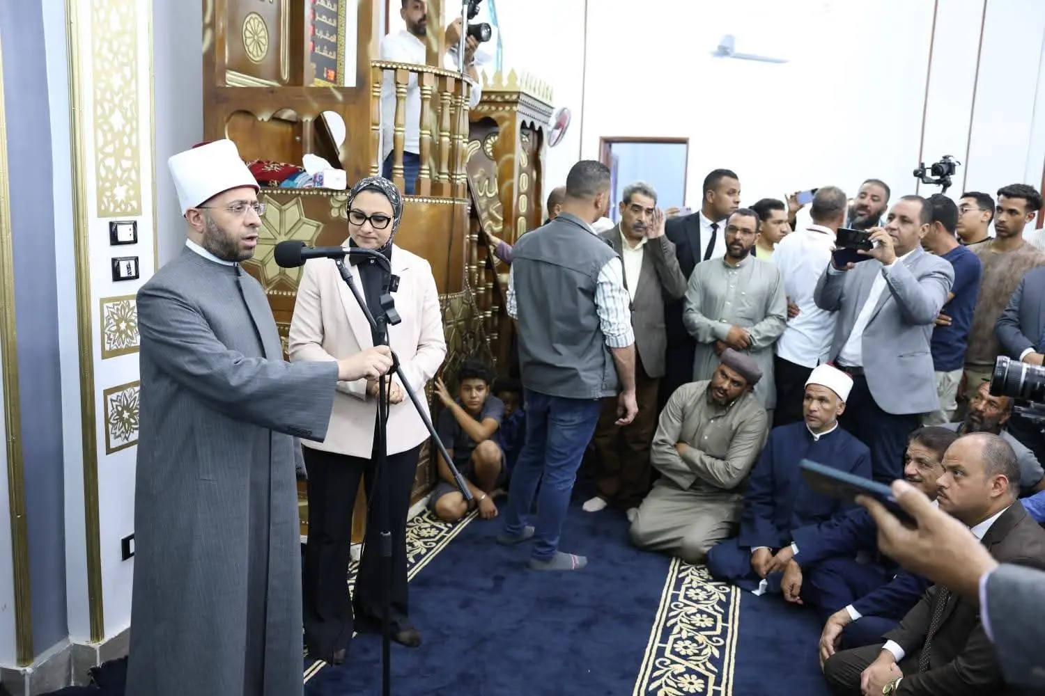 وزير الأوقاف ومحافظ الوادي الجديد يفتتحان 6 مساجد جديدة - 1000905940