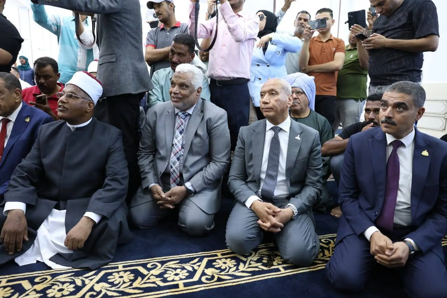 وزير الأوقاف ومحافظ الوادي الجديد يفتتحان 6 مساجد جديدة - 1000905948