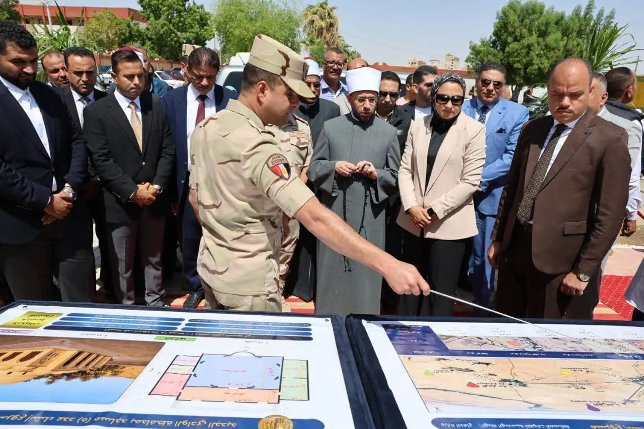 وزير الأوقاف ومحافظ الوادي الجديد يفتتحان 6 مساجد جديدة - 1000905950