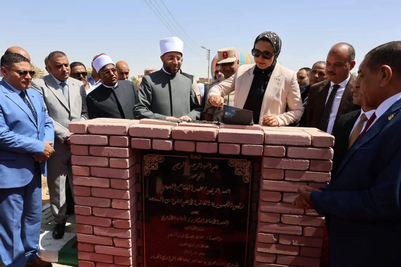 وزير الأوقاف ومحافظ الوادي الجديد يفتتحان 6 مساجد جديدة - 1000905951