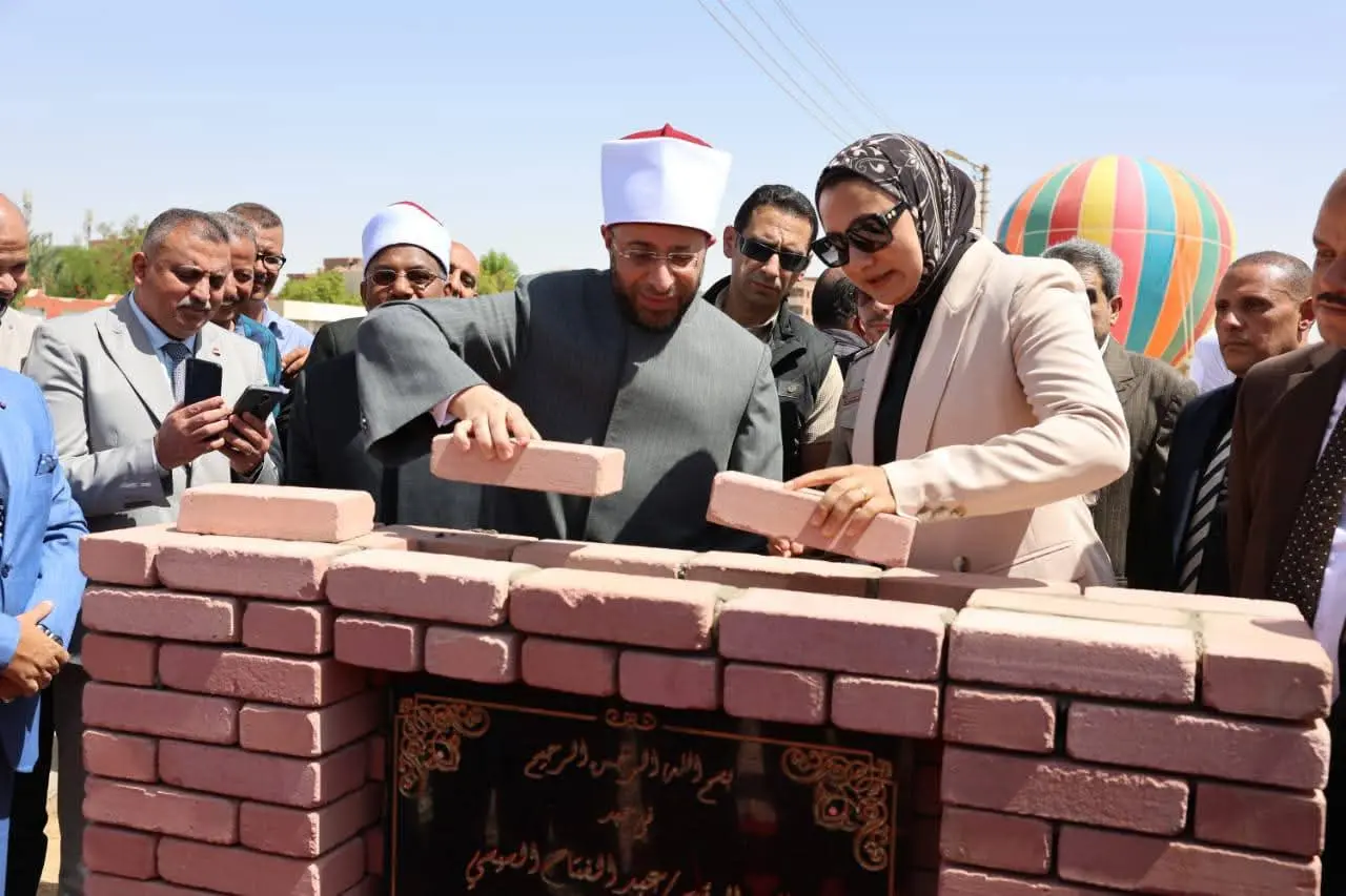 وزير الأوقاف ومحافظ الوادي الجديد يفتتحان 6 مساجد جديدة - 1000905952