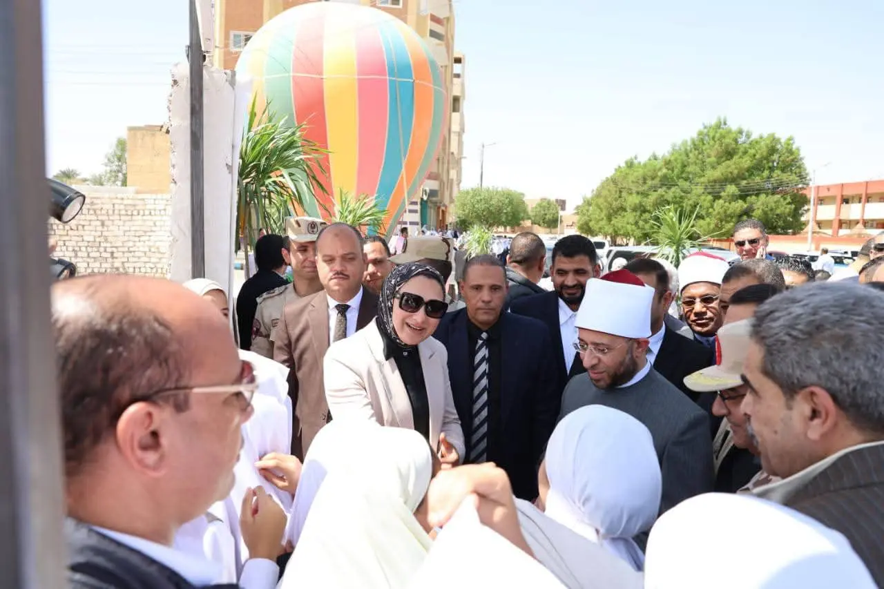 وزير الأوقاف ومحافظ الوادي الجديد يفتتحان 6 مساجد جديدة - 1000905953
