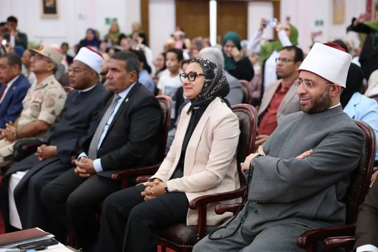 وزير الأوقاف ومحافظ الوادي الجديد يفتتحان 6 مساجد جديدة - 1000905960