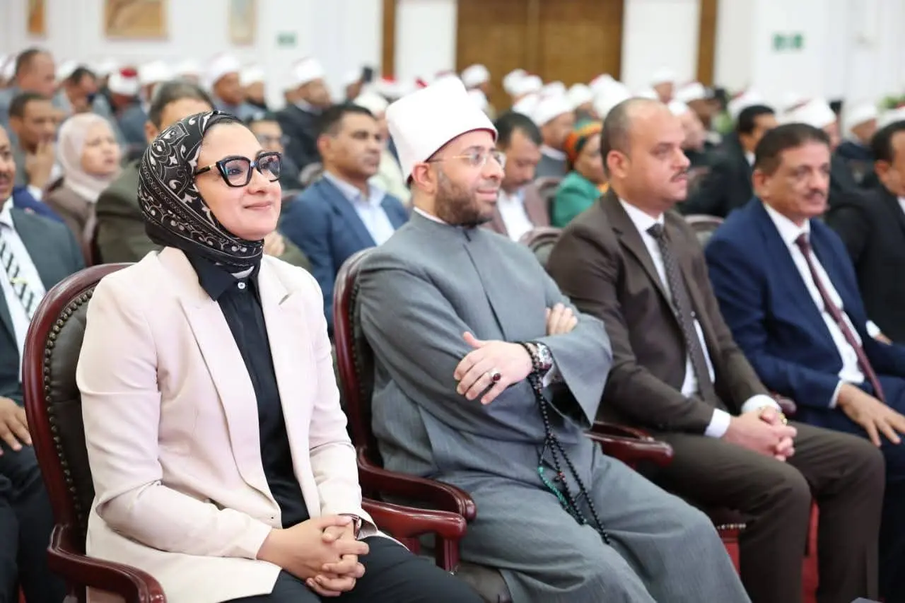 وزير الأوقاف ومحافظ الوادي الجديد يفتتحان 6 مساجد جديدة - 1000905961