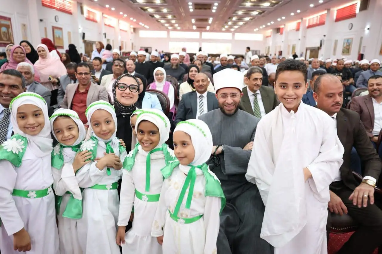 وزير الأوقاف ومحافظ الوادي الجديد يفتتحان 6 مساجد جديدة - 1000905967
