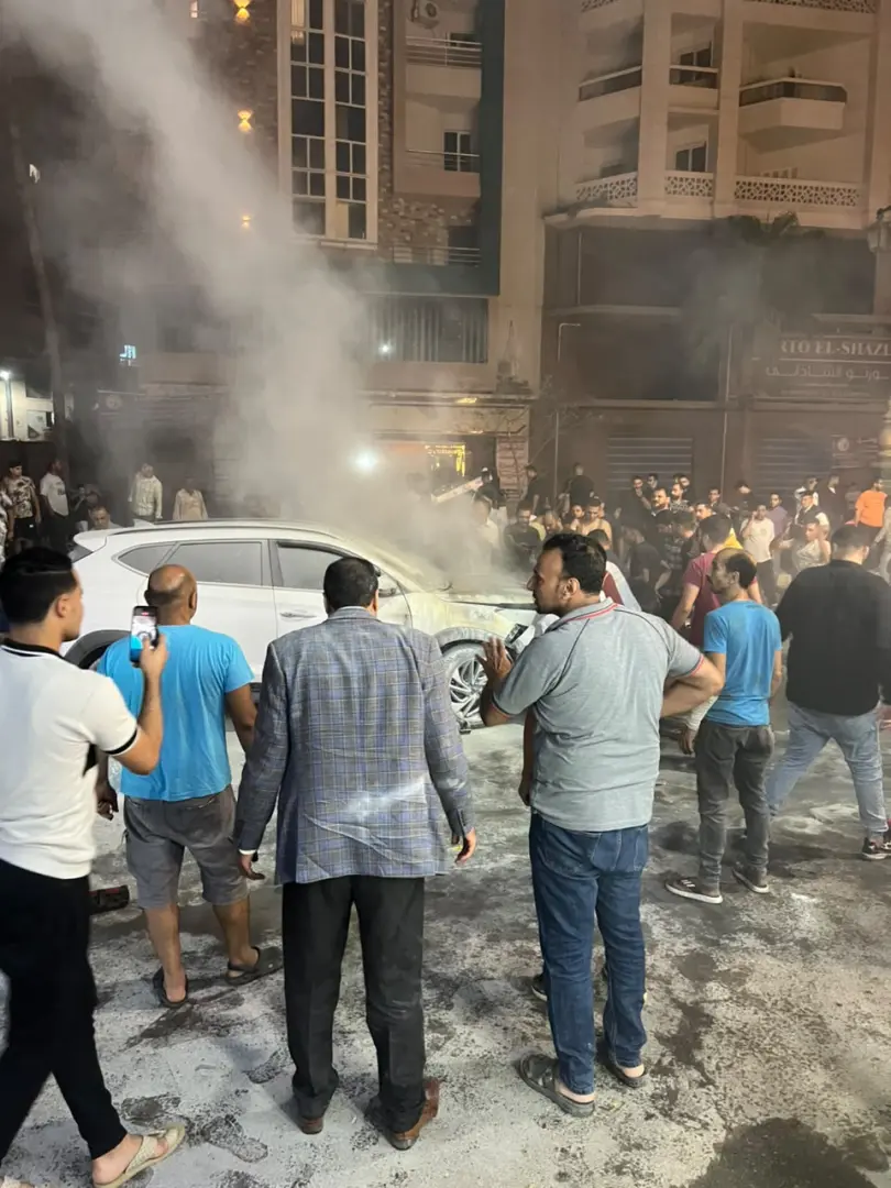 موقف إنساني.. النائب ممدوح جاب الله والأهالي ينقذون أسرة من الموت حرقًا داخل سيارة بدمنهور | صور وفيديو
