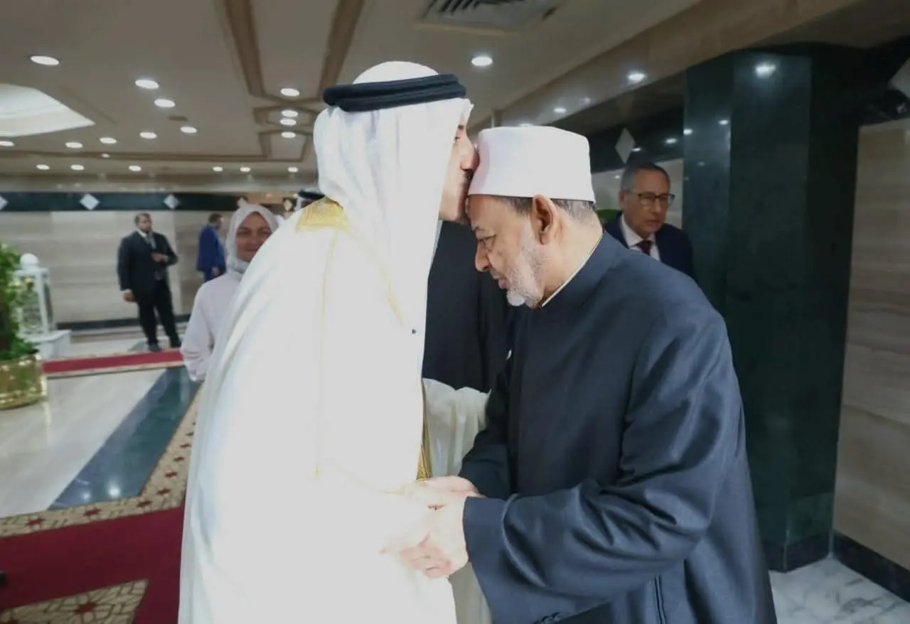 شيخ الأزهر يبحث مع رئيس مركز الملك حمد العالمي تعزيز التعاون المشترك