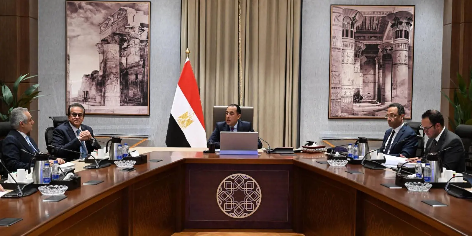 مدبولي يتابع تحضيرات مؤتمر أكتوبر مع وزراء الصحة والاتصالات والعدل