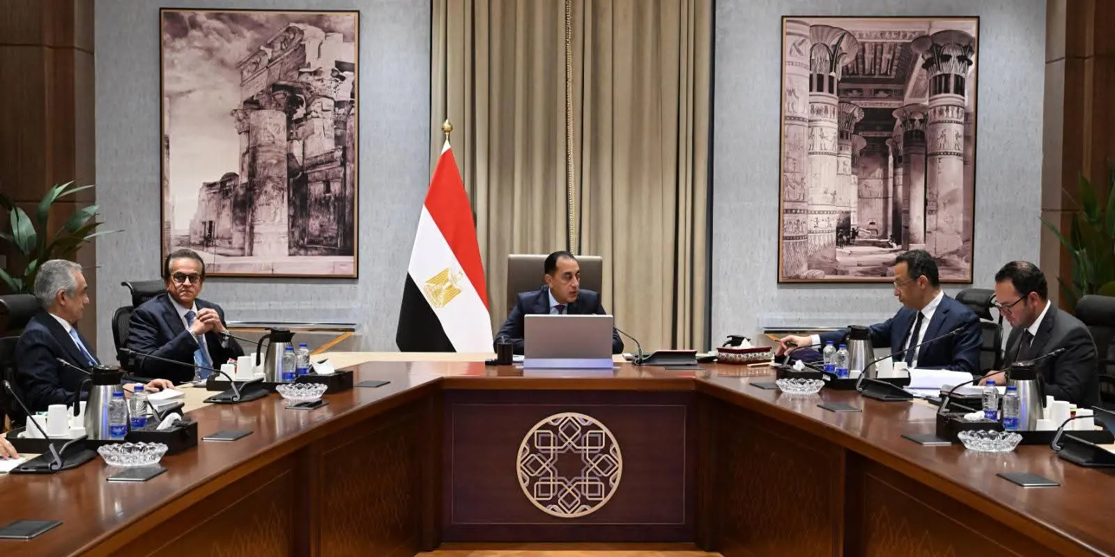 مدبولي يتابع تحضيرات مؤتمر أكتوبر مع وزراء الصحة والاتصالات والعدل