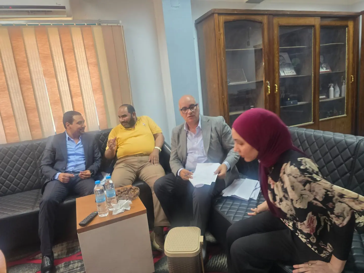 إجراء المقابلات الشخصية للمتقدمين للالتحاق بالمعهد الفني الصحي بجامعة قنا