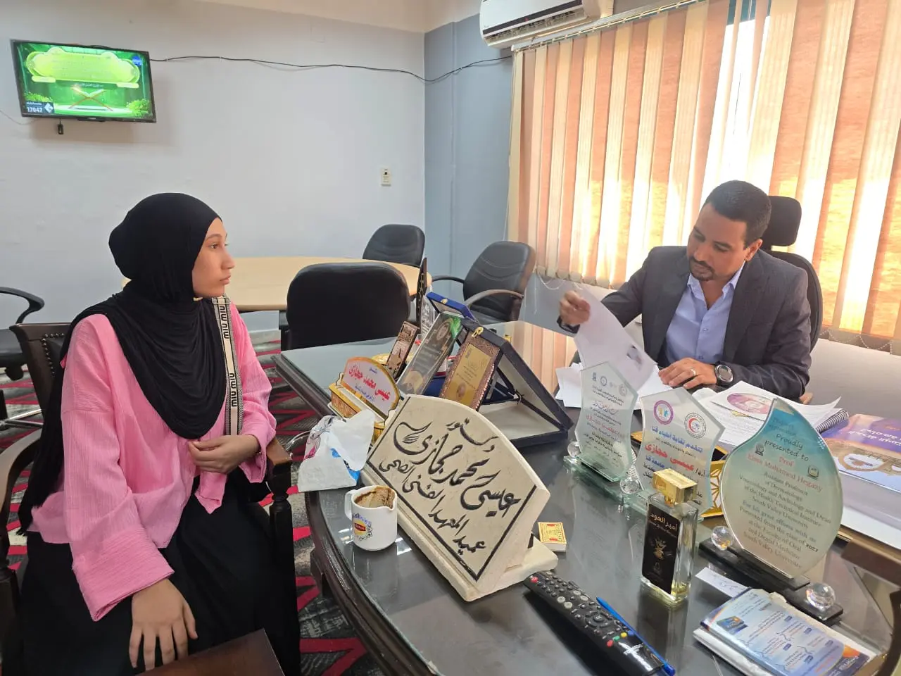 إجراء المقابلات الشخصية للمتقدمين للالتحاق بالمعهد الفني الصحي بجامعة قنا