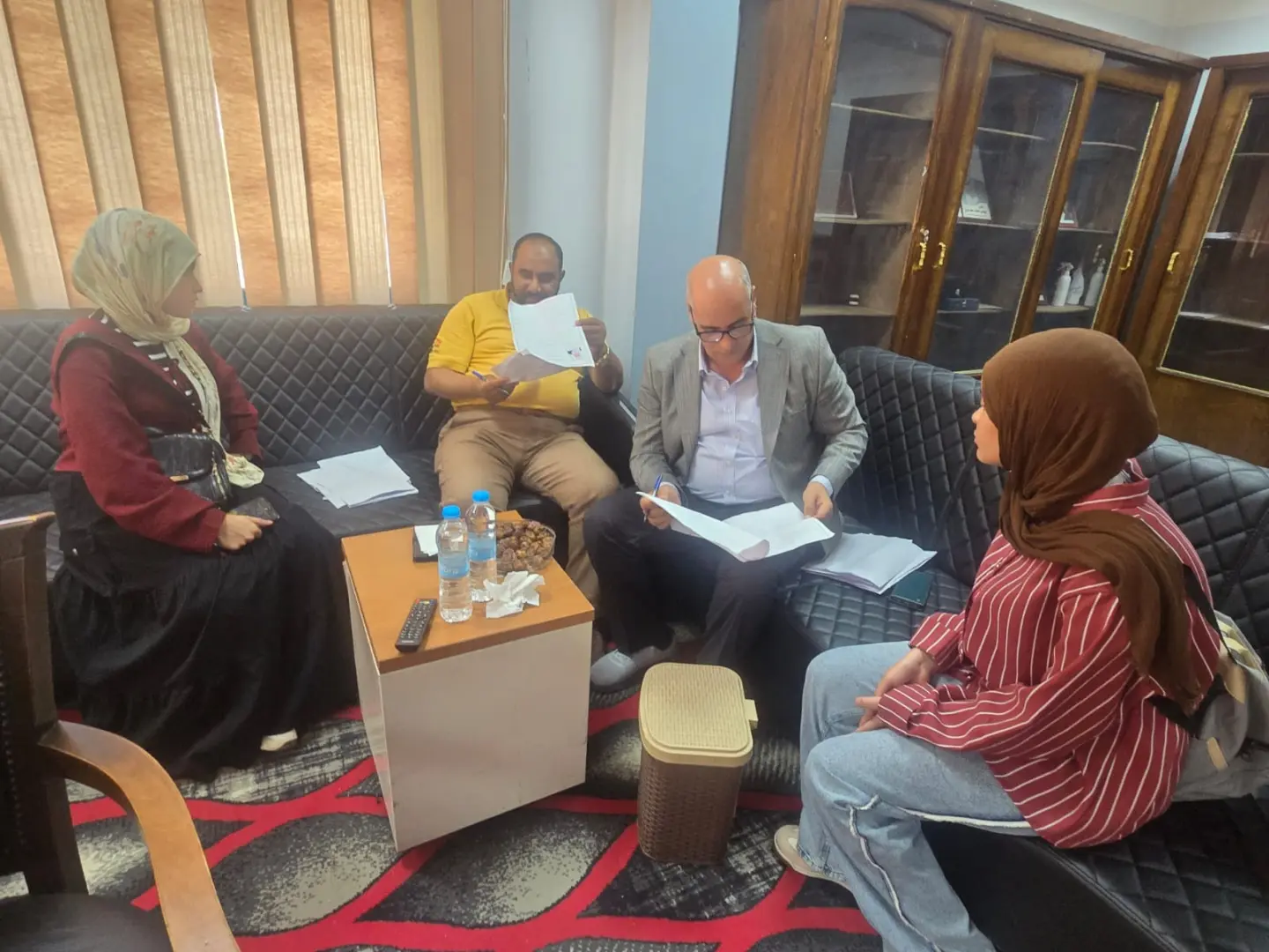 إجراء المقابلات الشخصية للمتقدمين للالتحاق بالمعهد الفني الصحي بجامعة قنا