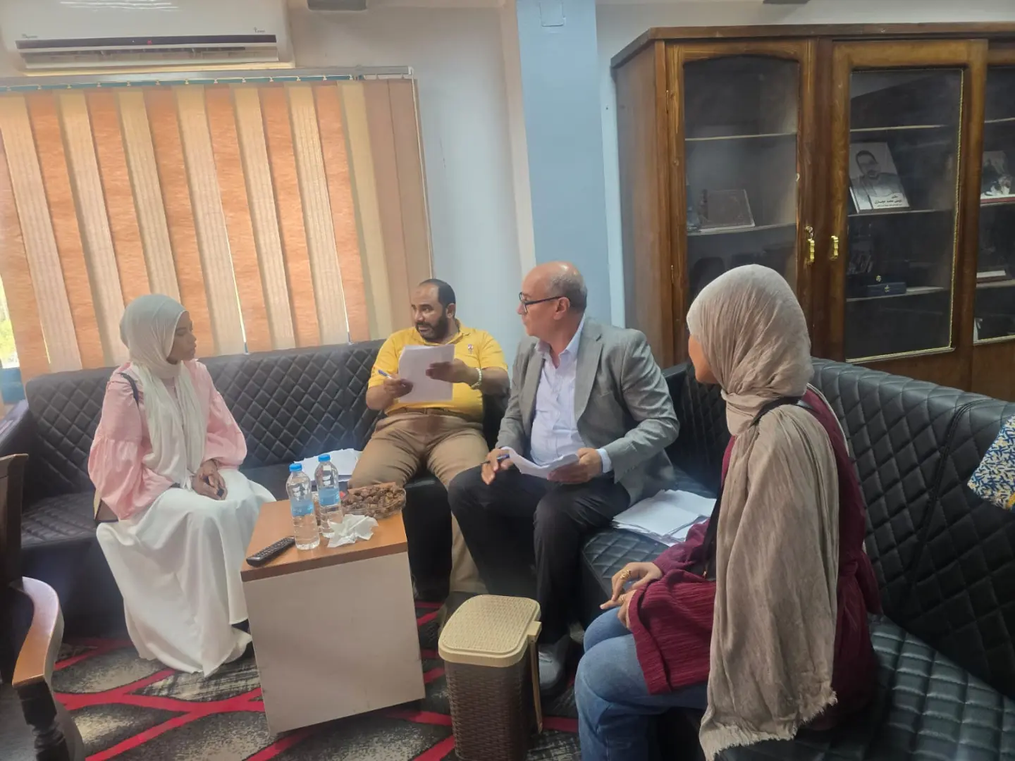 إجراء المقابلات الشخصية للمتقدمين للالتحاق بالمعهد الفني الصحي بجامعة قنا