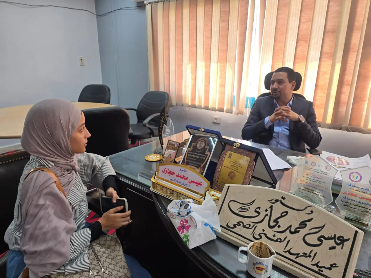 إجراء المقابلات الشخصية للمتقدمين للالتحاق بالمعهد الفني الصحي بجامعة قنا