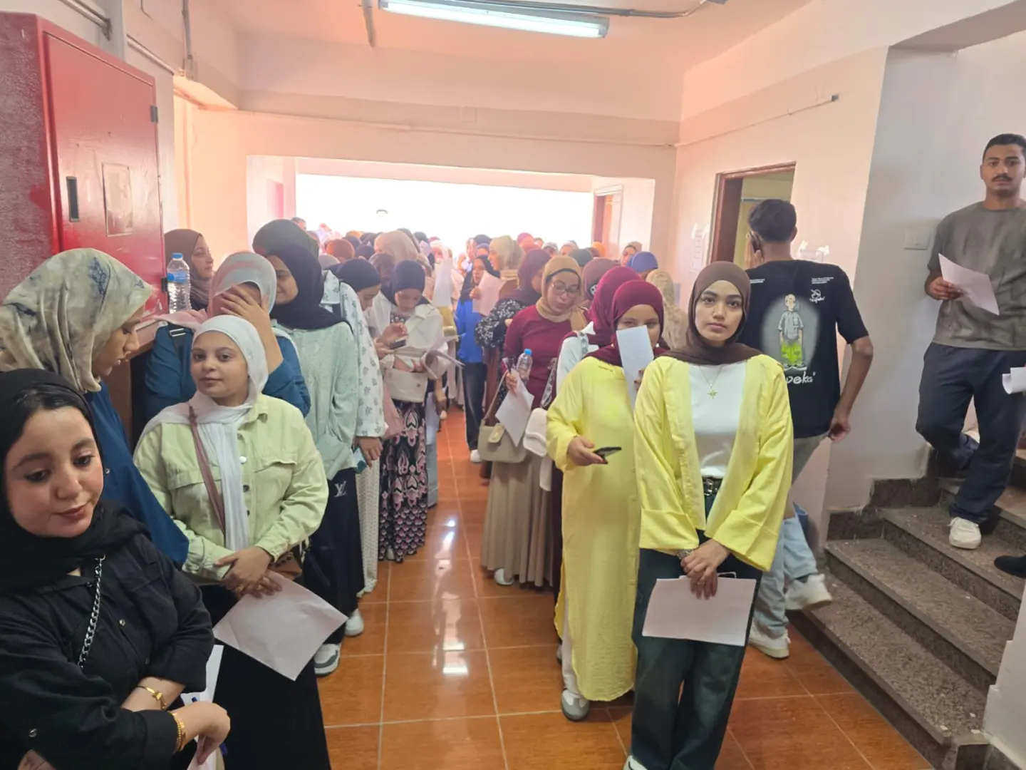 إجراء المقابلات الشخصية للمتقدمين للالتحاق بالمعهد الفني الصحي بجامعة قنا