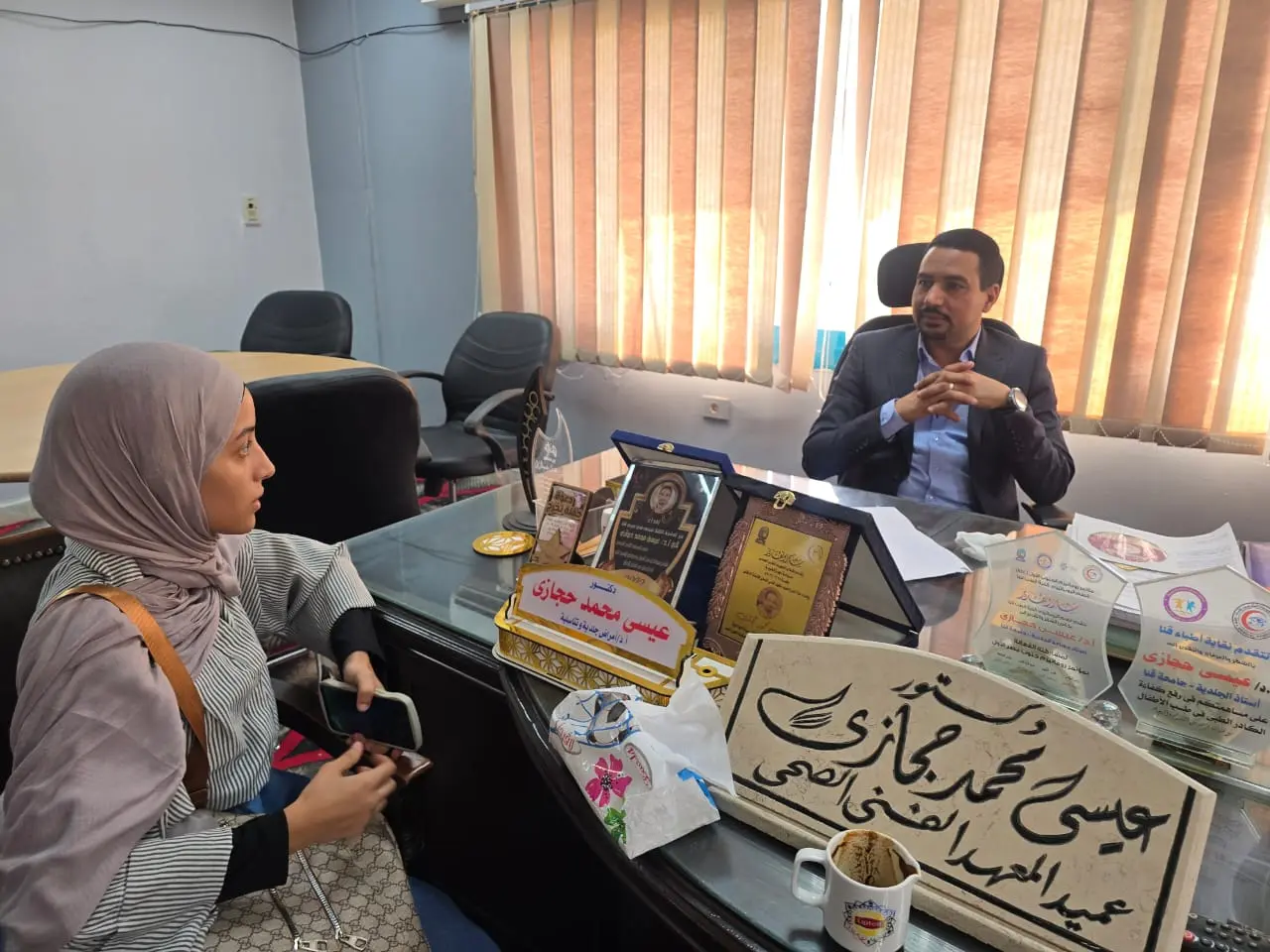 إجراء المقابلات الشخصية للمتقدمين للالتحاق بالمعهد الفني الصحي بجامعة قنا
