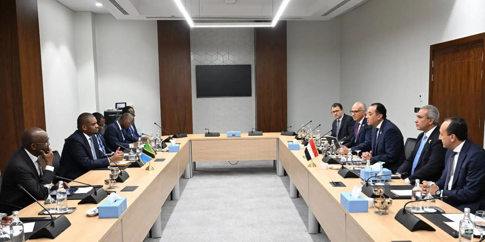 مدبولي يبحث مع نائب رئيس تنزانيا تعزيز التعاون في النقل والزراعة والصحة