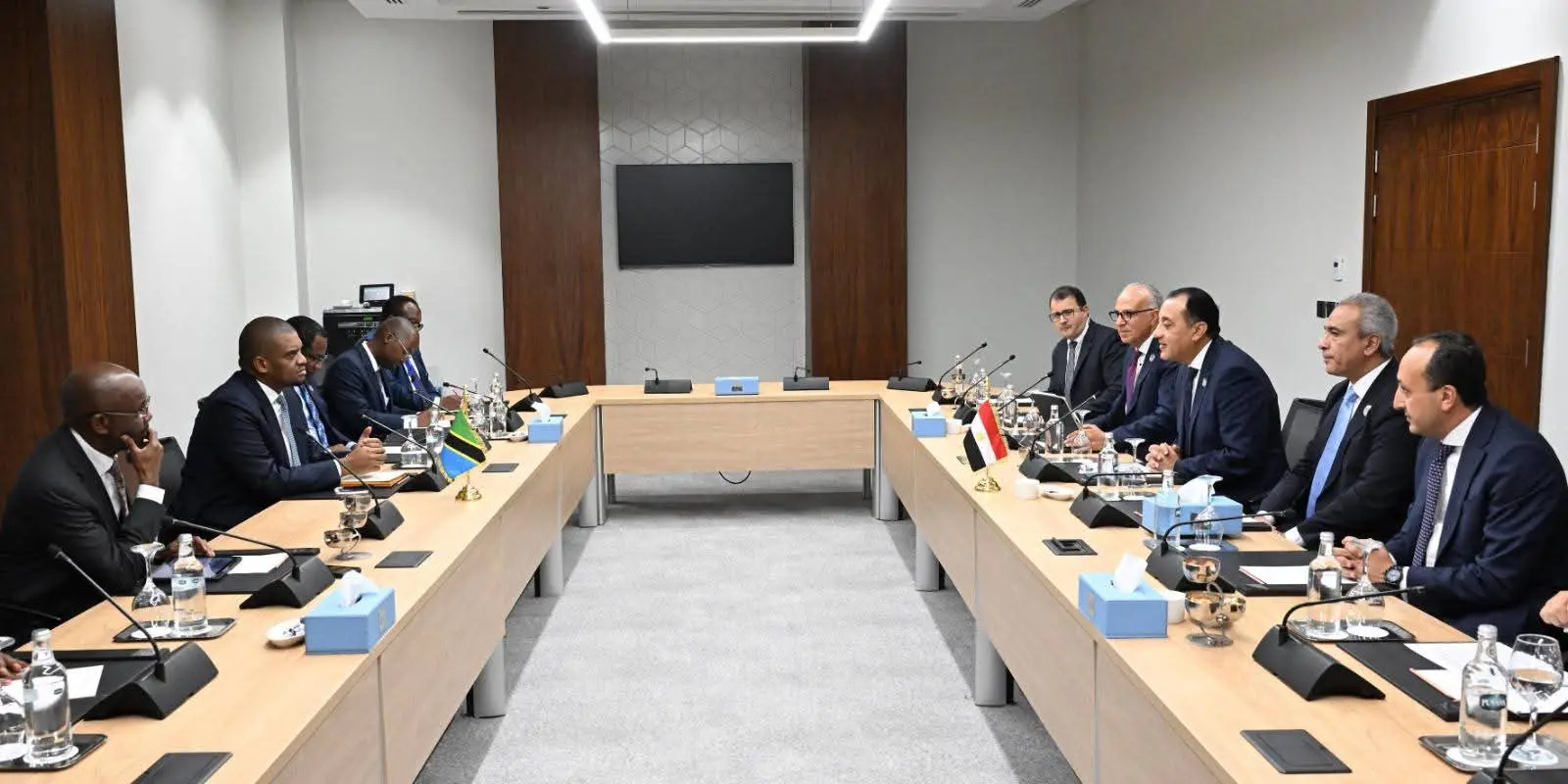 مدبولي يبحث مع نائب رئيس تنزانيا تعزيز التعاون في النقل والزراعة والصحة