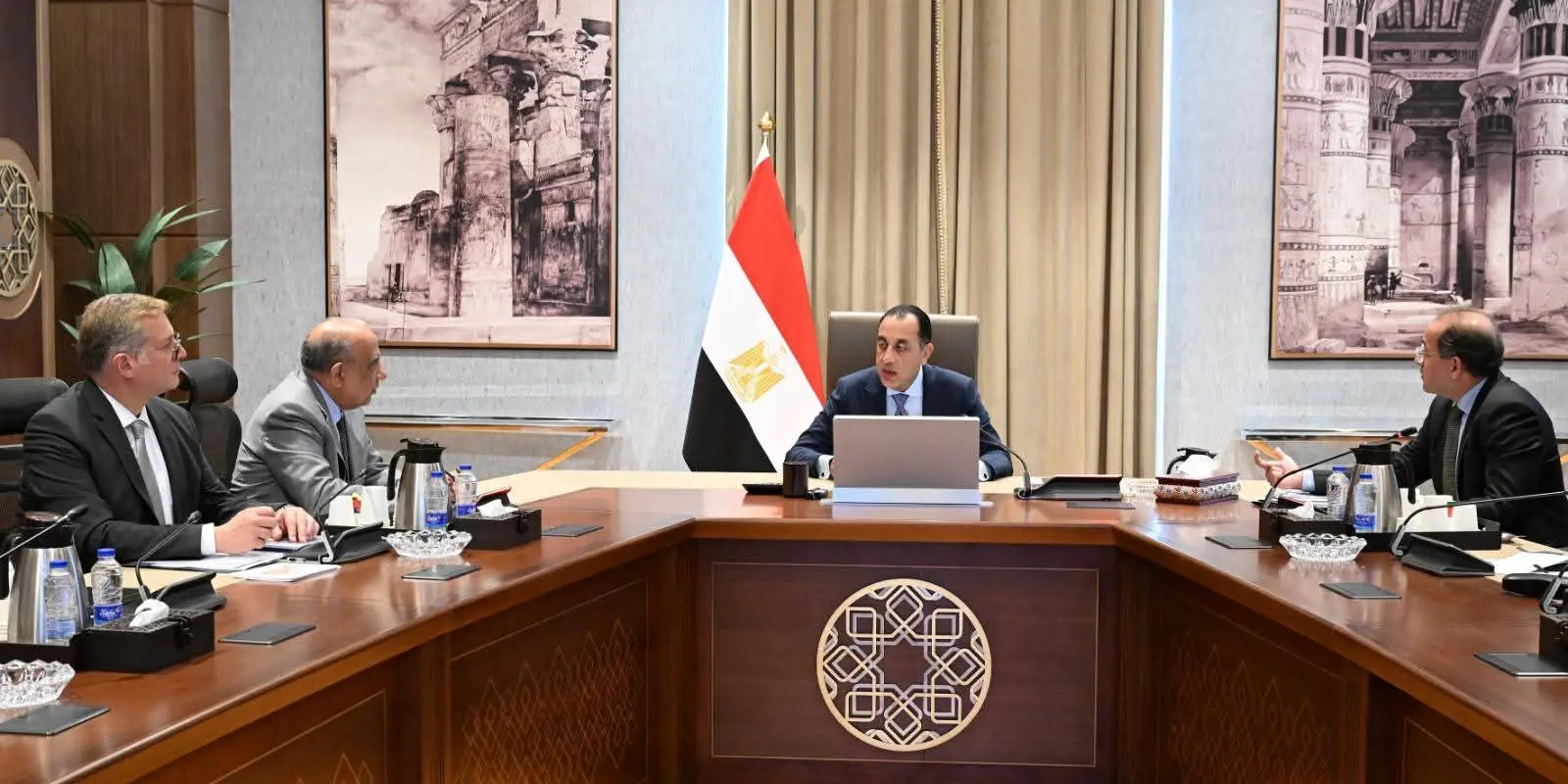 رئيس الوزراء يستعرض محاور جلسة «مسيرة الطاقة المصرية» بمنتدى مصر 2026