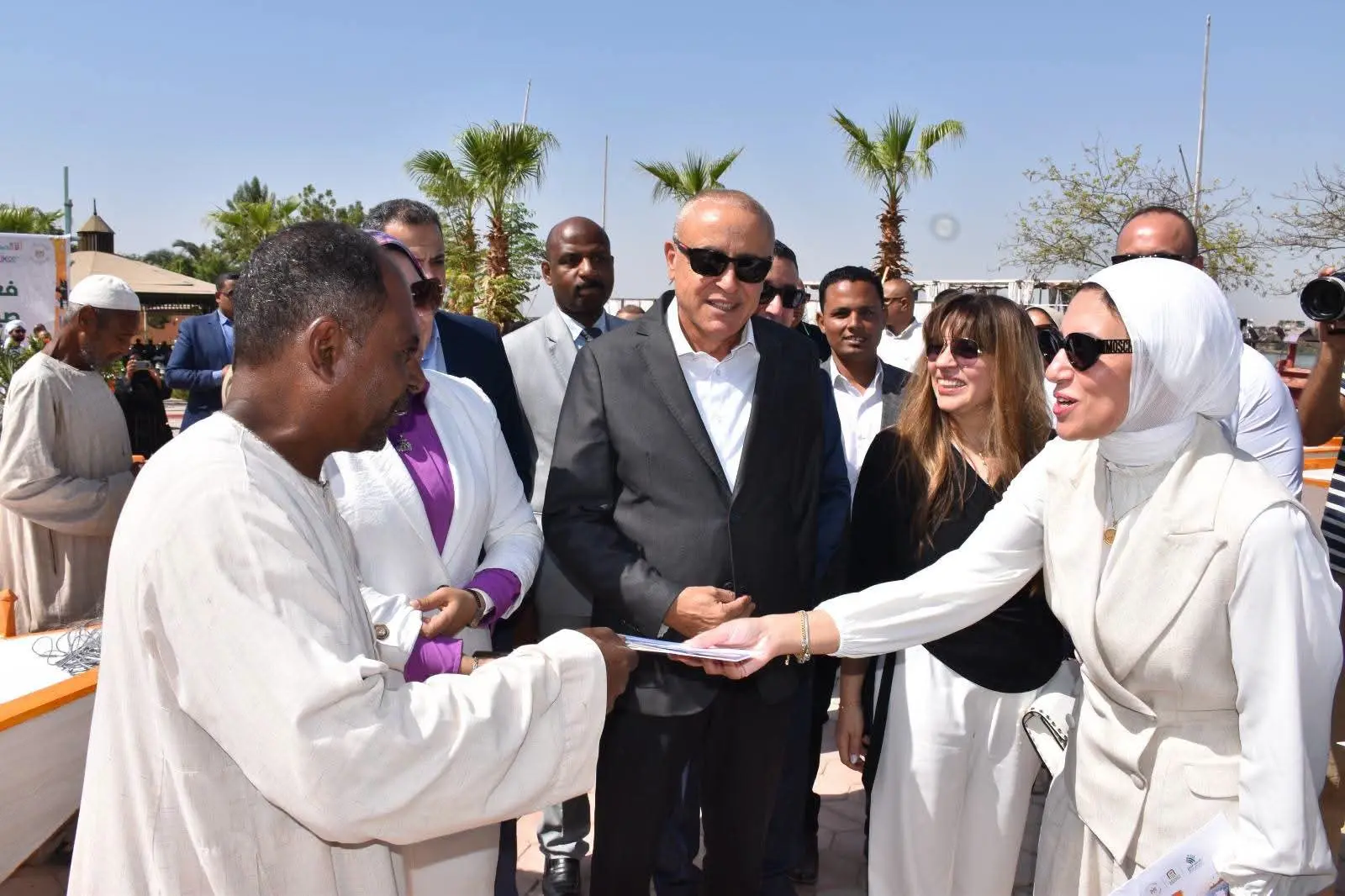 محافظ الأقصر يشهد توزيع 100 مركب صيد على صغار الصيادين ضمن مبادرة «مراكب الرزق»