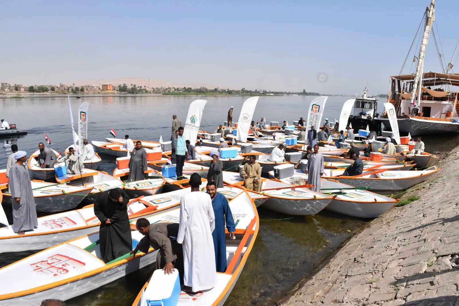محافظ الأقصر يشهد توزيع 100 مركب صيد على صغار الصيادين ضمن مبادرة «مراكب الرزق»