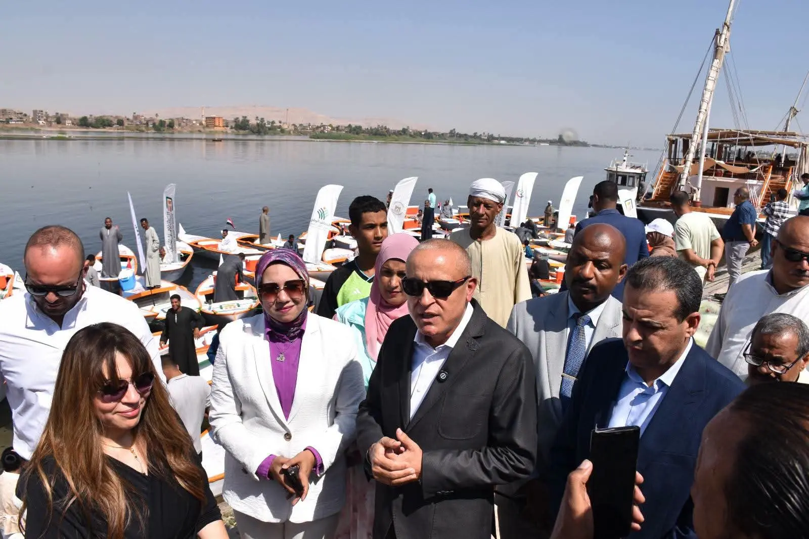 محافظ الأقصر يشهد توزيع 100 مركب صيد على صغار الصيادين ضمن مبادرة «مراكب الرزق»