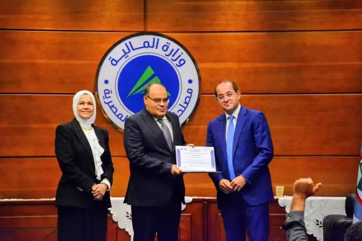 وزير المالية يكرم الفائزين بجوائز التميز المؤسسي بمصلحة الضرائب