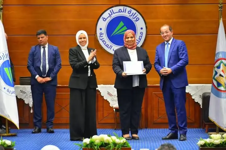 وزير المالية يكرم الفائزين بجوائز التميز المؤسسي بمصلحة الضرائب