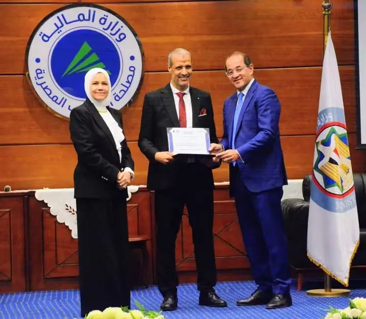 وزير المالية يكرم الفائزين بجوائز التميز المؤسسي بمصلحة الضرائب