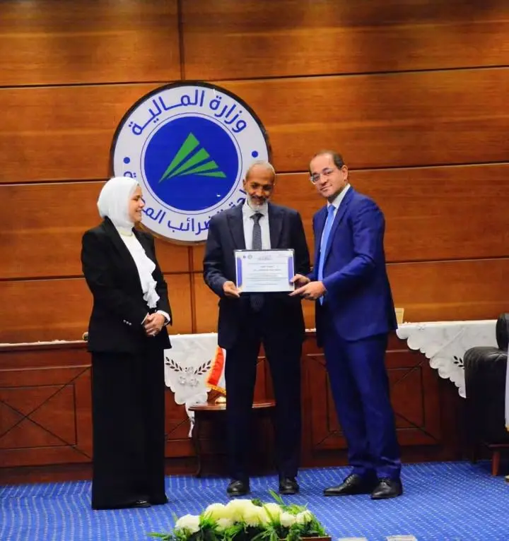 وزير المالية يكرم الفائزين بجوائز التميز المؤسسي بمصلحة الضرائب