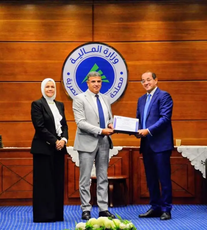 وزير المالية يكرم الفائزين بجوائز التميز المؤسسي بمصلحة الضرائب