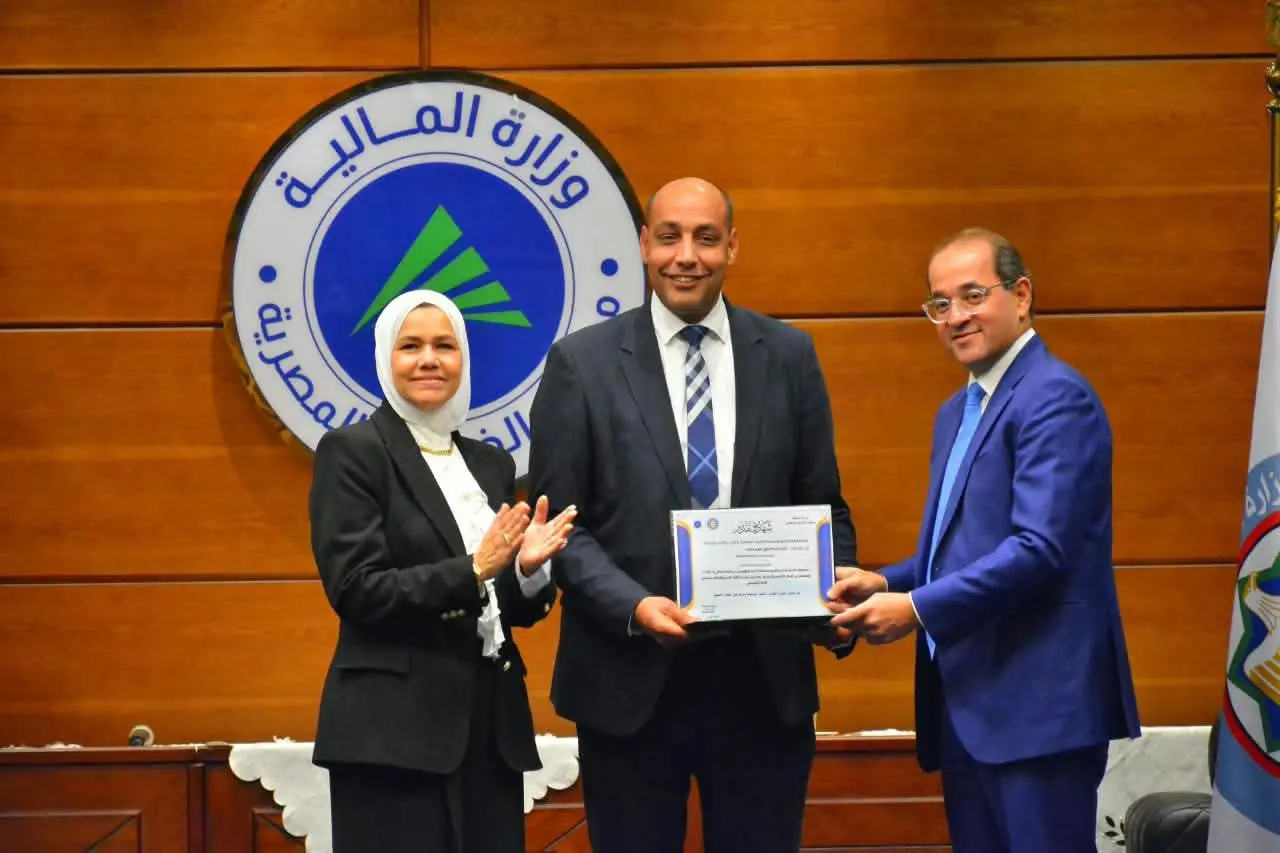 وزير المالية يكرم الفائزين بجوائز التميز المؤسسي بمصلحة الضرائب