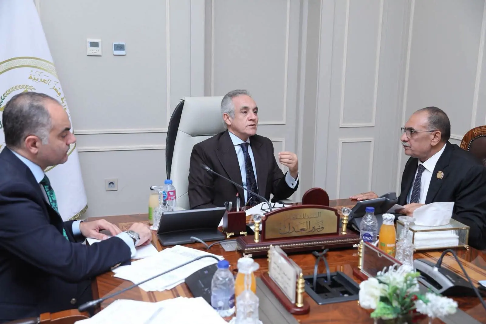 وزير العدل يلتقي أعضاء مجلسي النواب والشيوخ لبحث مطالب المواطنين