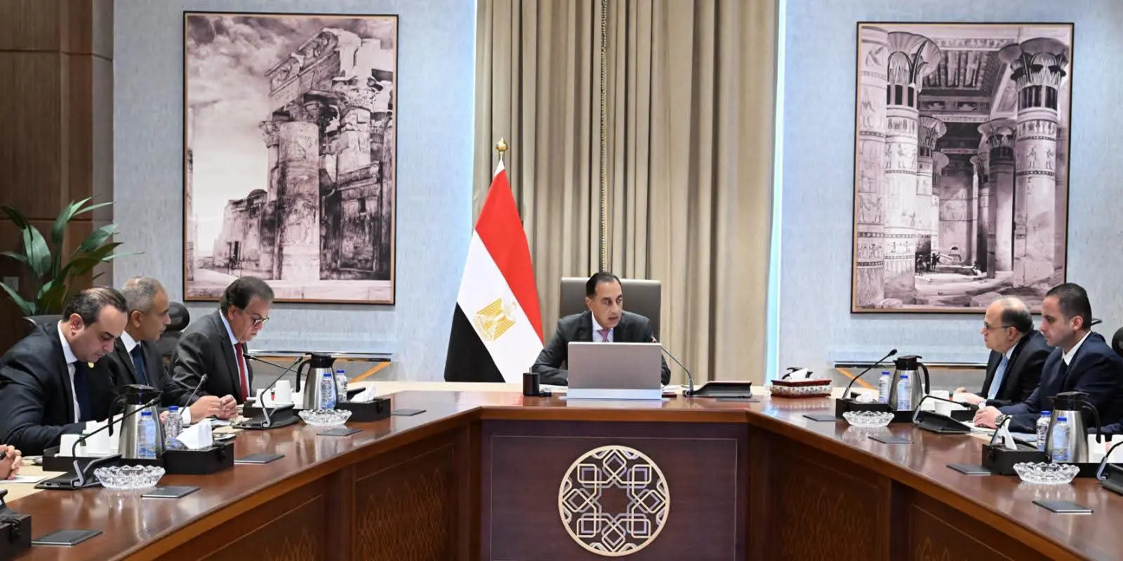رئيس الوزراء يتابع تحضيرات جلسة «صحة المواطن» بمنتدى مصر 2026