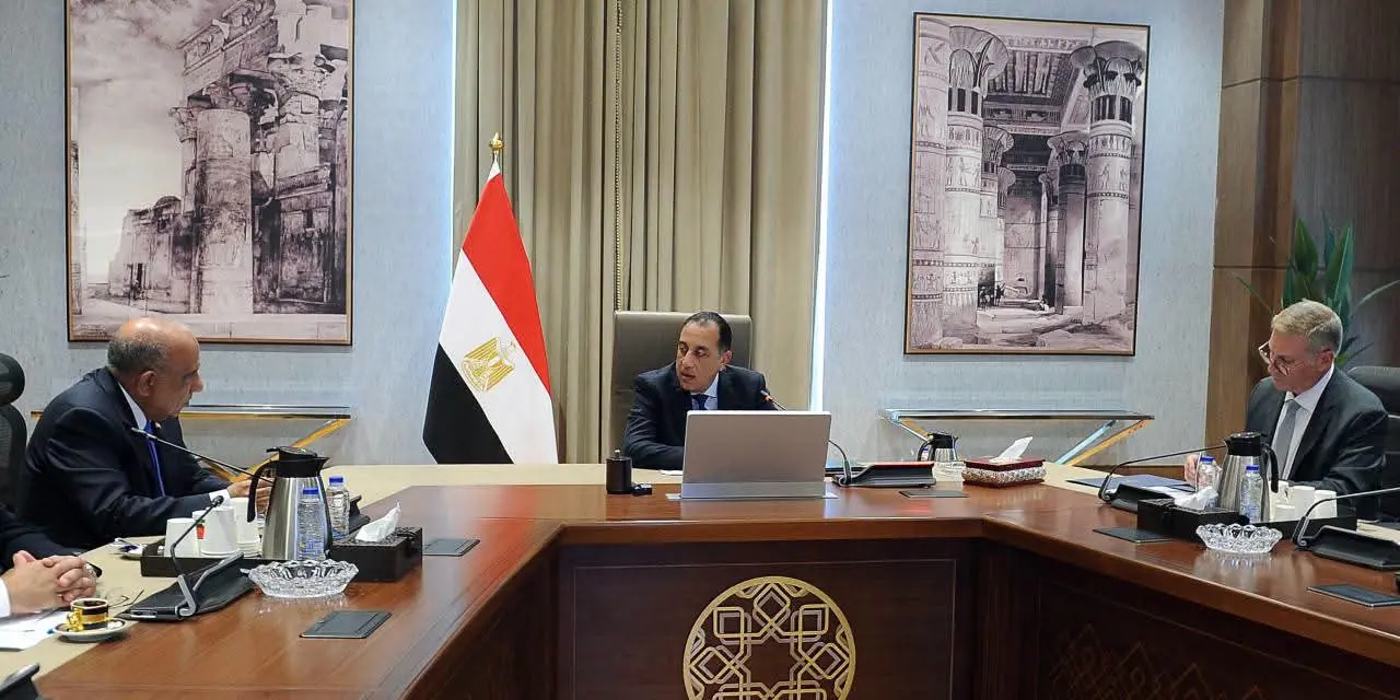 مدبولي يتابع استعدادات جلسة الطاقة بمنتدى مصر 2026 