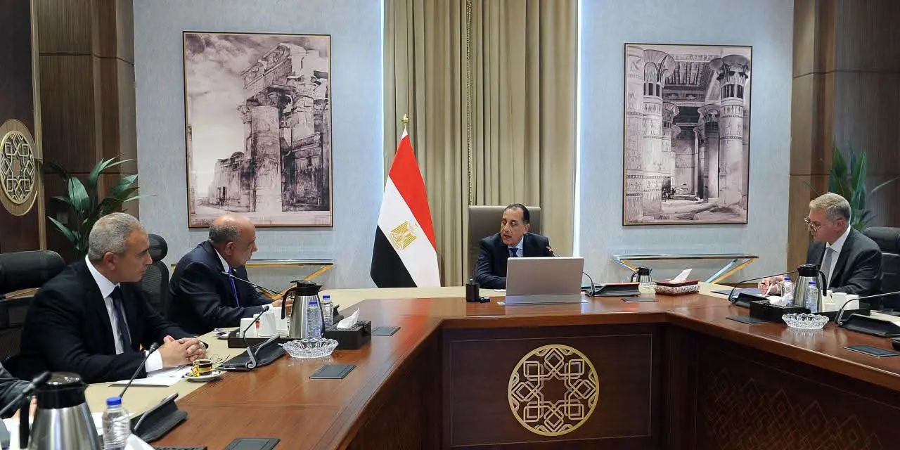 مدبولي يتابع استعدادات جلسة الطاقة بمنتدى مصر 2026 