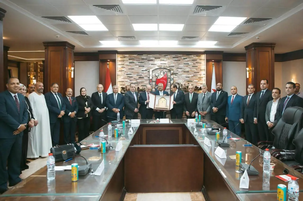 مستقبل وطن يواصل جولاته بالمحافظات.. سداد المصروفات الدراسية لـ6 آلاف طالب وطالبة في سوهاج