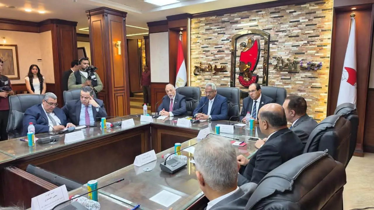 مستقبل وطن يواصل جولاته بالمحافظات.. سداد المصروفات الدراسية لـ6 آلاف طالب وطالبة في سوهاج