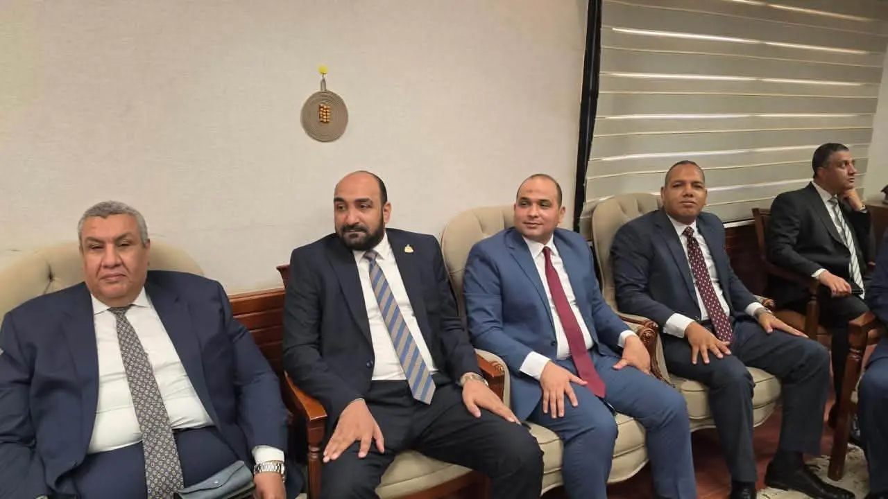 مستقبل وطن يواصل جولاته بالمحافظات.. سداد المصروفات الدراسية لـ6 آلاف طالب وطالبة في سوهاج