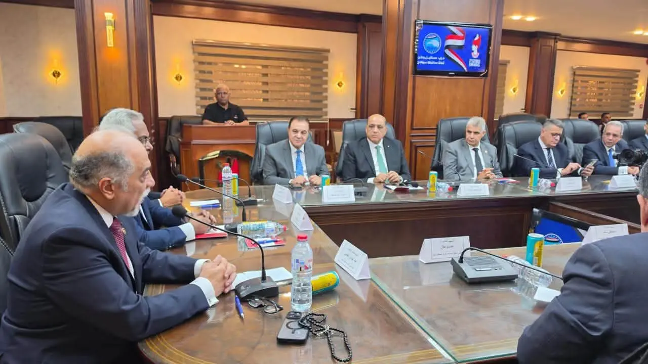 مستقبل وطن يواصل جولاته بالمحافظات.. سداد المصروفات الدراسية لـ6 آلاف طالب وطالبة في سوهاج