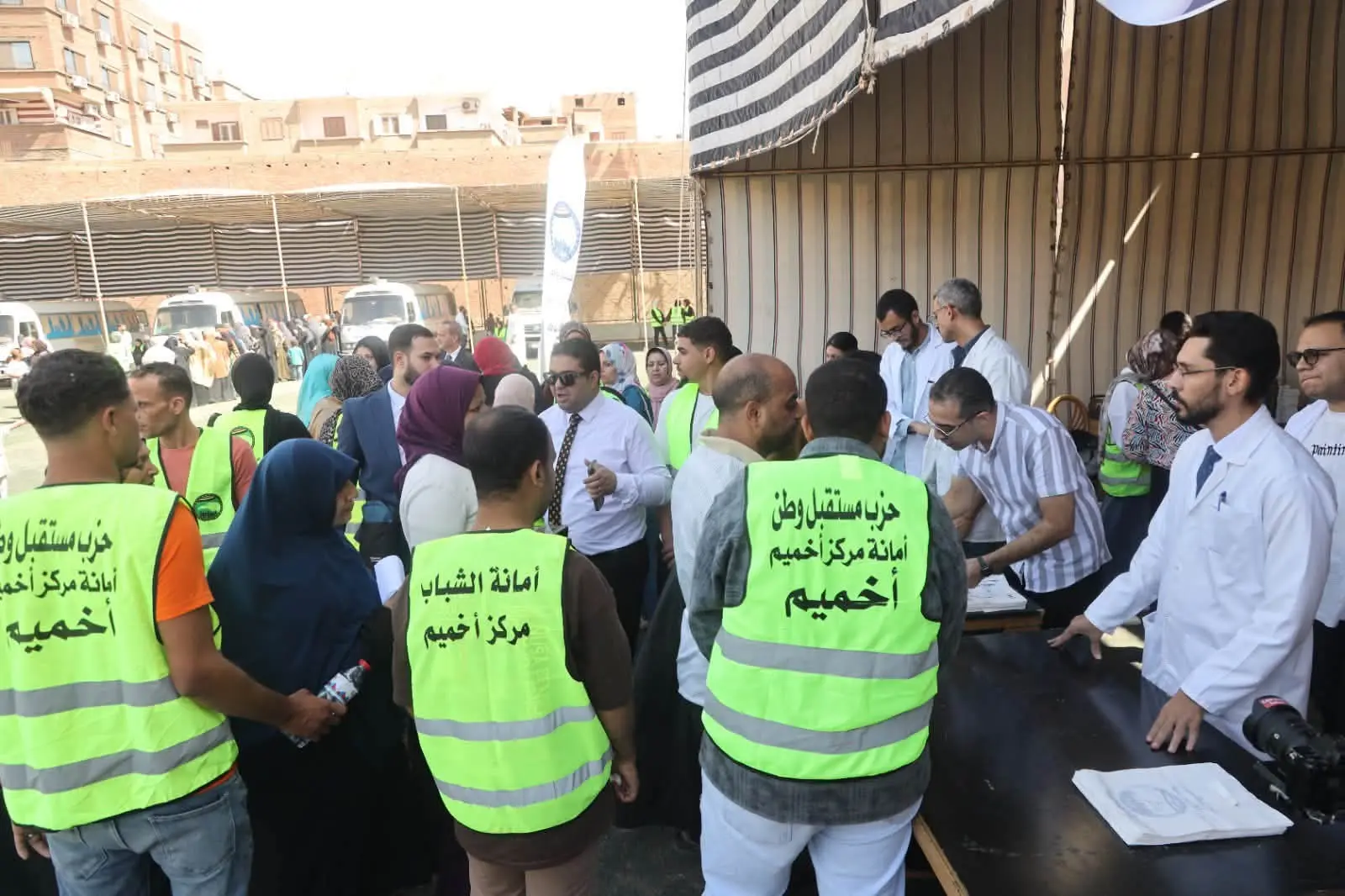 مستقبل وطن ينظم قافلة طبية مجانية ومعرض ملابس لغير القادرين في سوهاج