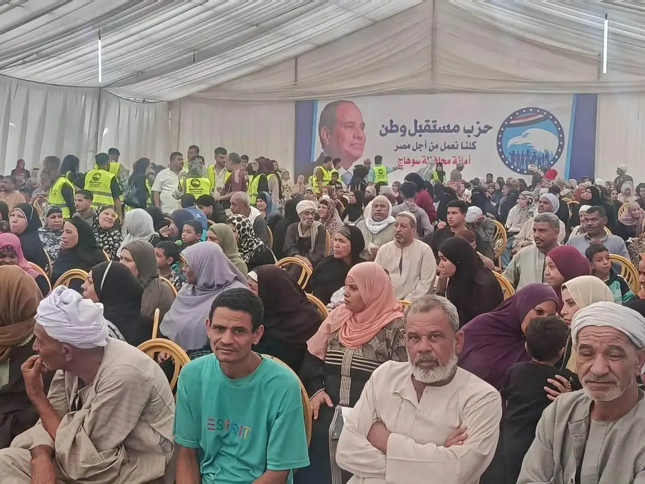 مستقبل وطن ينظم قافلة طبية مجانية ومعرض ملابس لغير القادرين في سوهاج