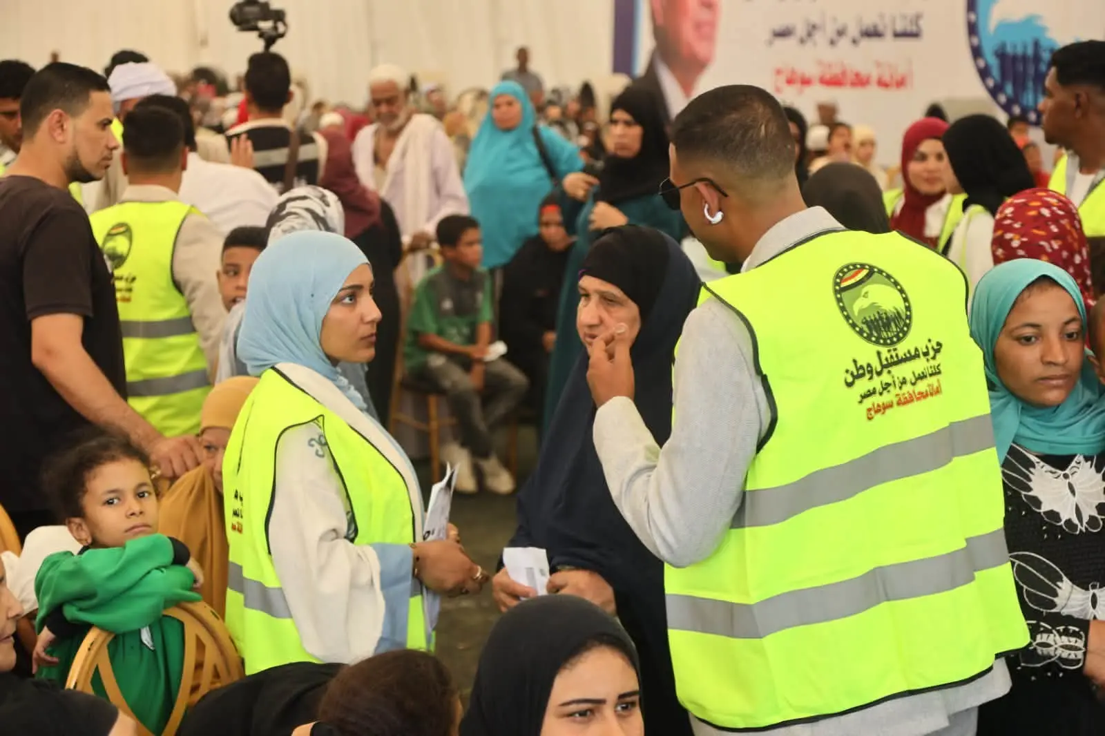 مستقبل وطن ينظم قافلة طبية مجانية ومعرض ملابس لغير القادرين في سوهاج